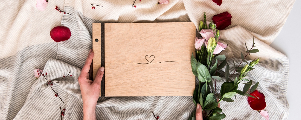 darek_valentyn_drevene_fotoalbum_srdce_dubu